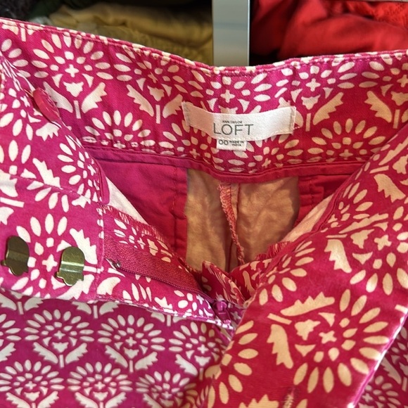 Loft Riviera fuschia and white patterned 6” shorts size 00 (fits like 0-2)​ - Picture 2 of 3